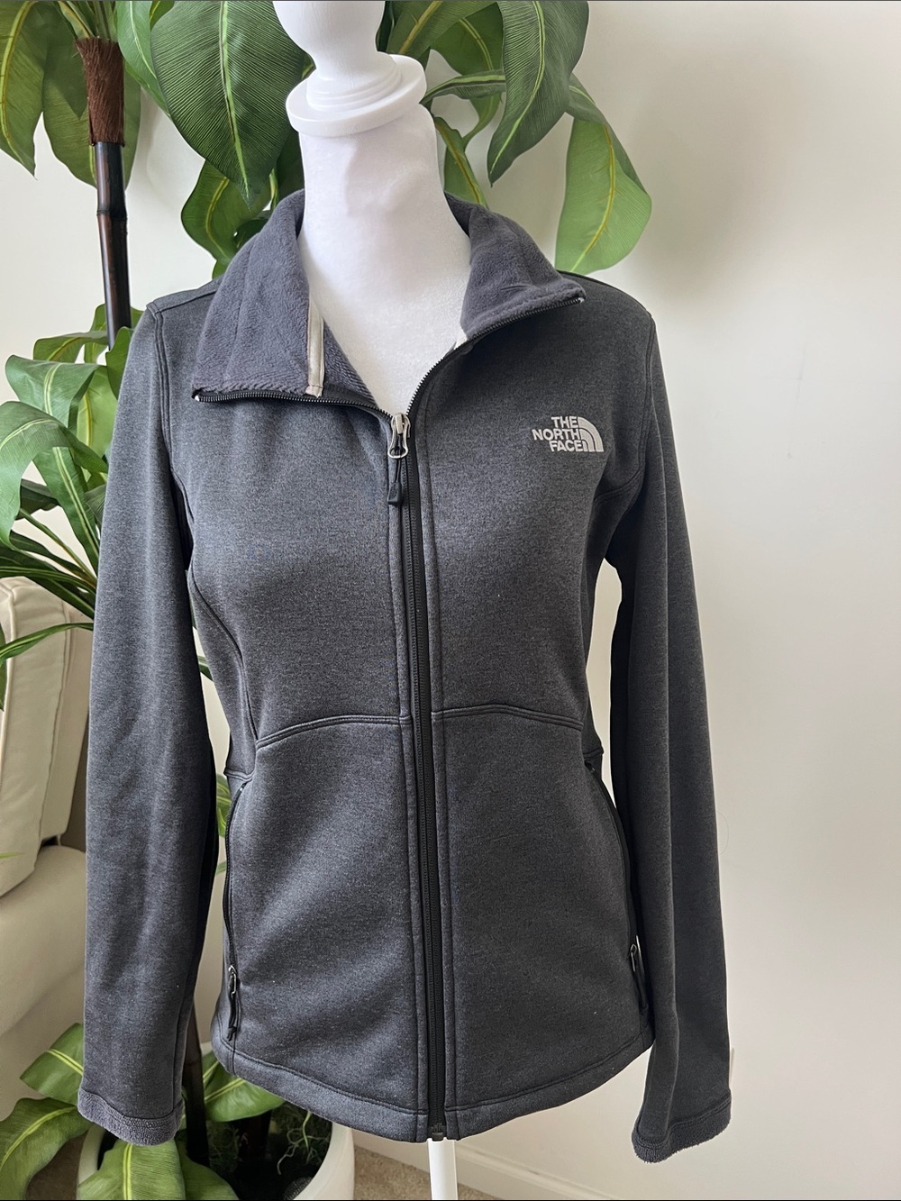 The North Face Women's Full-Zip Teddy Jacket - Charcoal